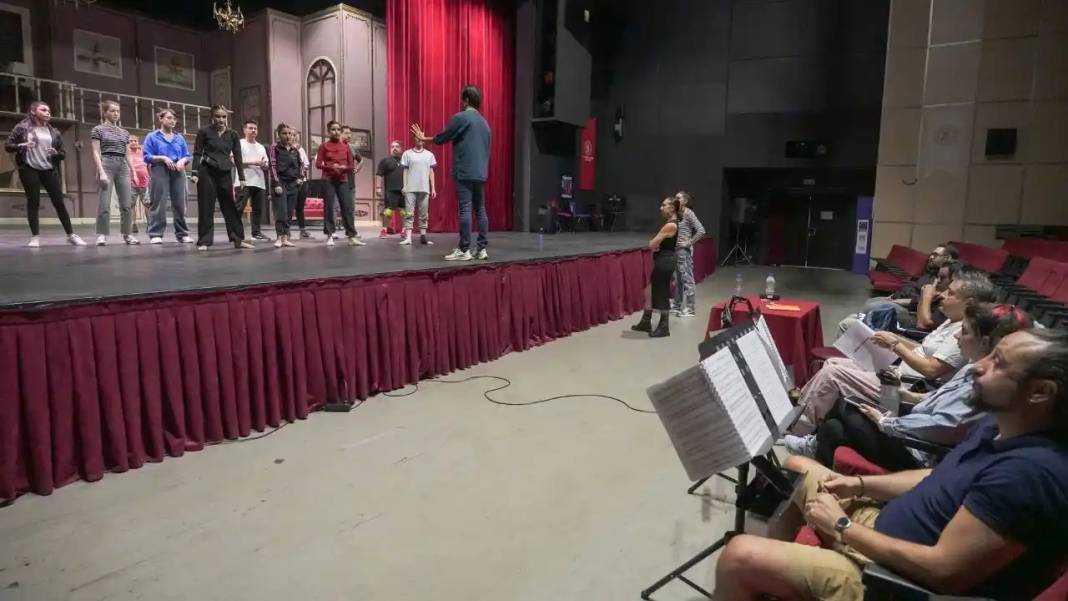 Antalya DOB’dan Dünya Prömiyeri: Miniklerden ‘Dino Ormanı’ Müzikali! 2